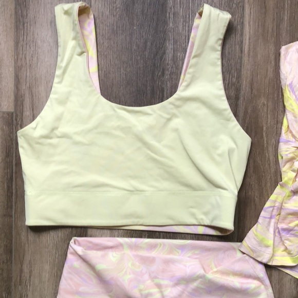 🥳2/$100🥳 3 pice set: leggings, reversible bra & crop tee - Picture 15 of 16